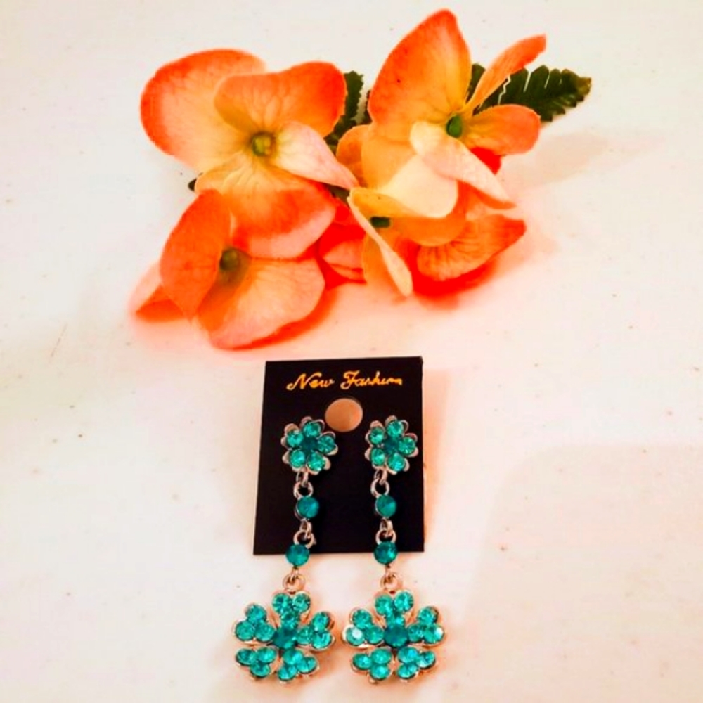 🎁FREE GIFT INCLUDED🎁NWT Flower Studs Earrings Floral Fashion Jewelry Accessory